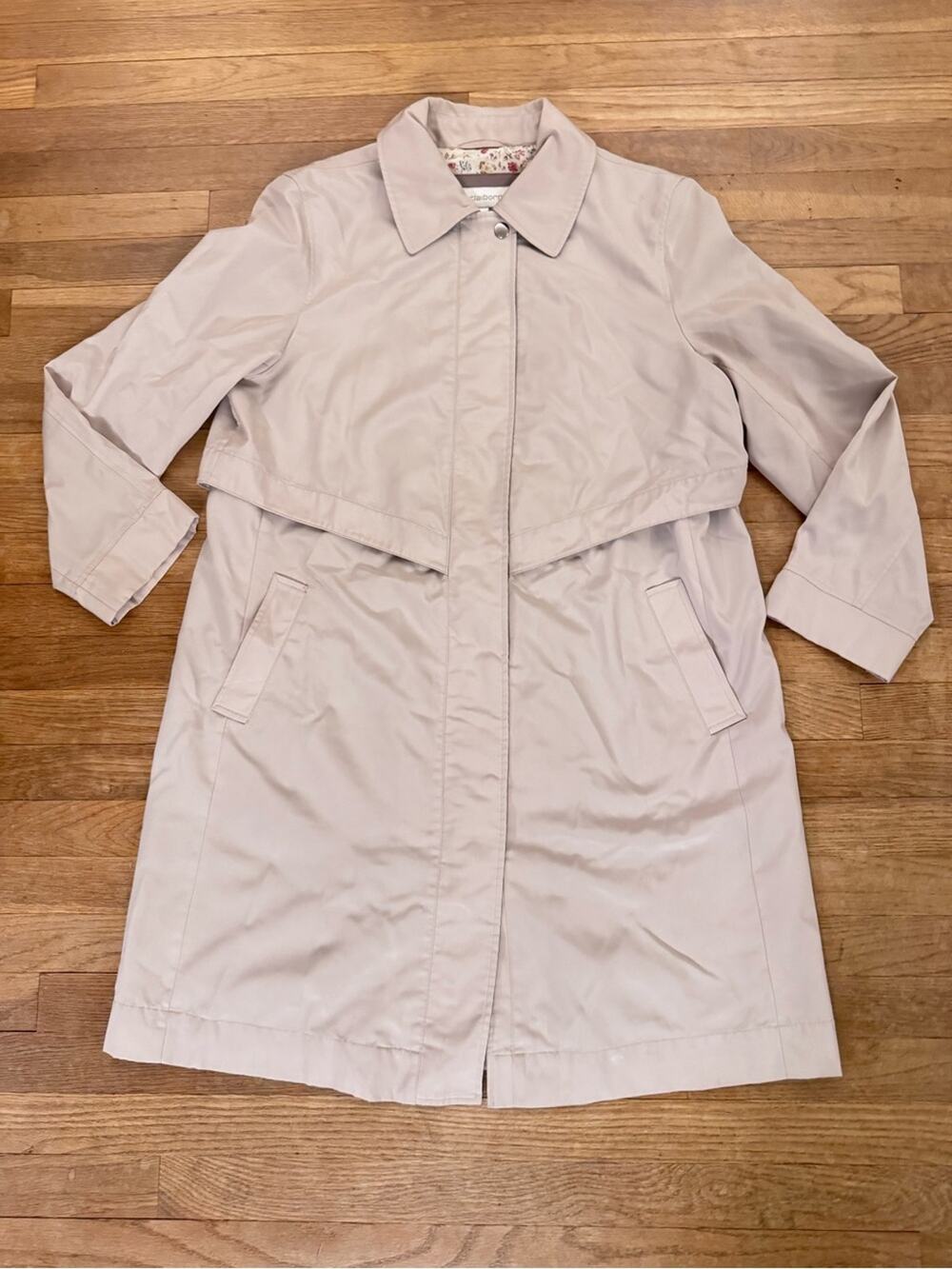 Liz Claiborne Women's Beige Trench Coat - Size L
b71